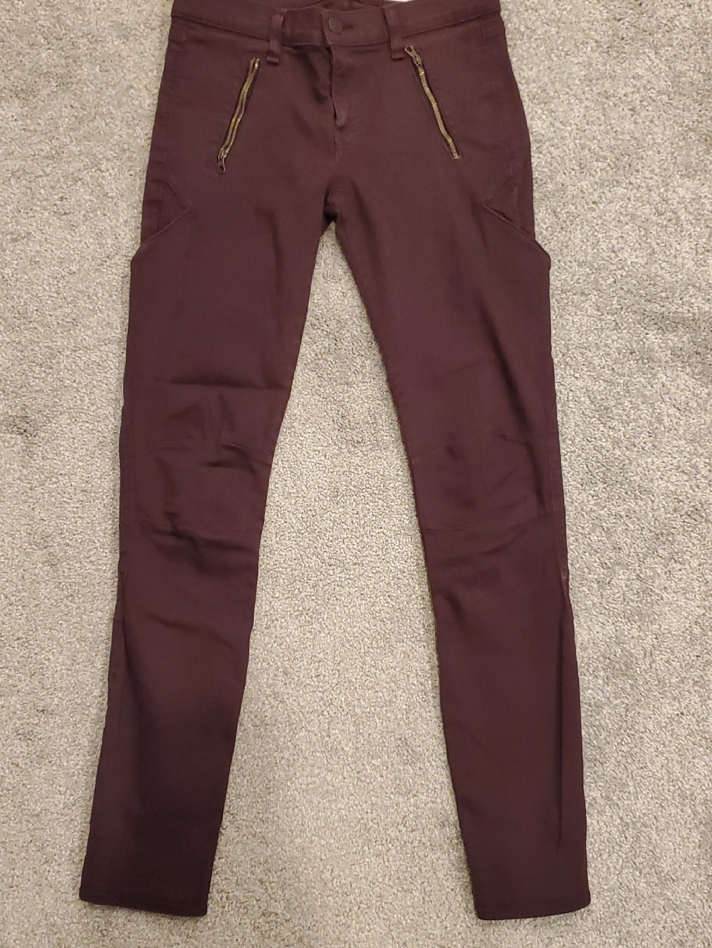 Rag & Bone super cool Mulberry color super soft skinnies, cargo & zip pockets